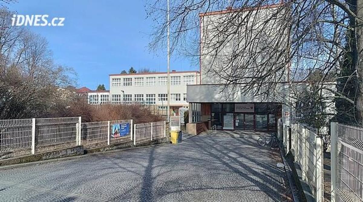 Crise na Escola de Humpolec: Dire��o em Foco e Futuro Incerto