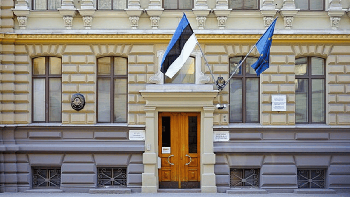 Est�nia Se Destaca na Uni�o Europeia ao Opor-se a Proibi��es de Uso de M�dias Sociais por Crian�as