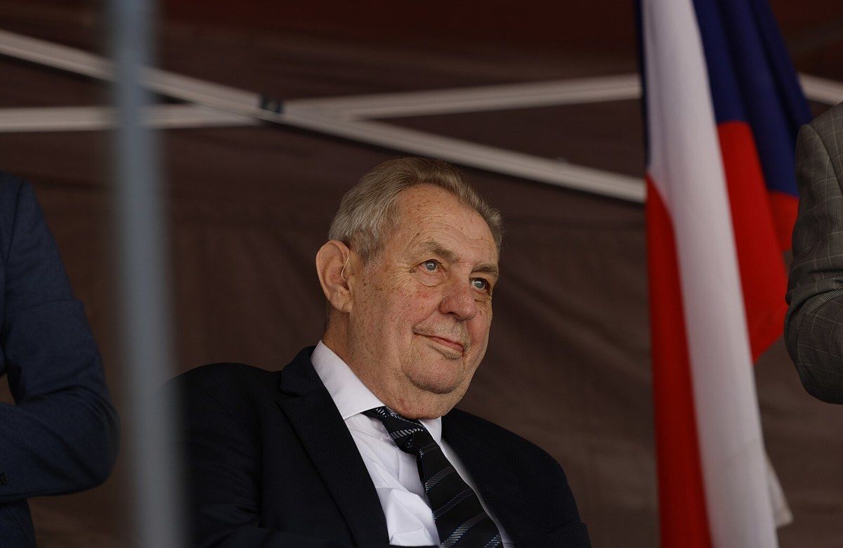 Zeman Enfrenta Derrota Judicial em Quest�es de Sa�de P�blica